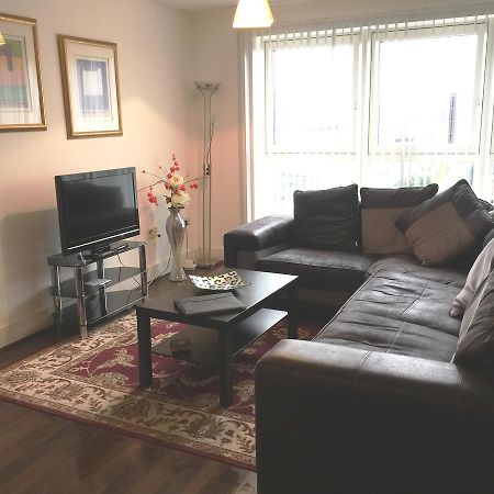 Linx Apartments Skyline Plaza Бейсингсток Екстериор снимка
