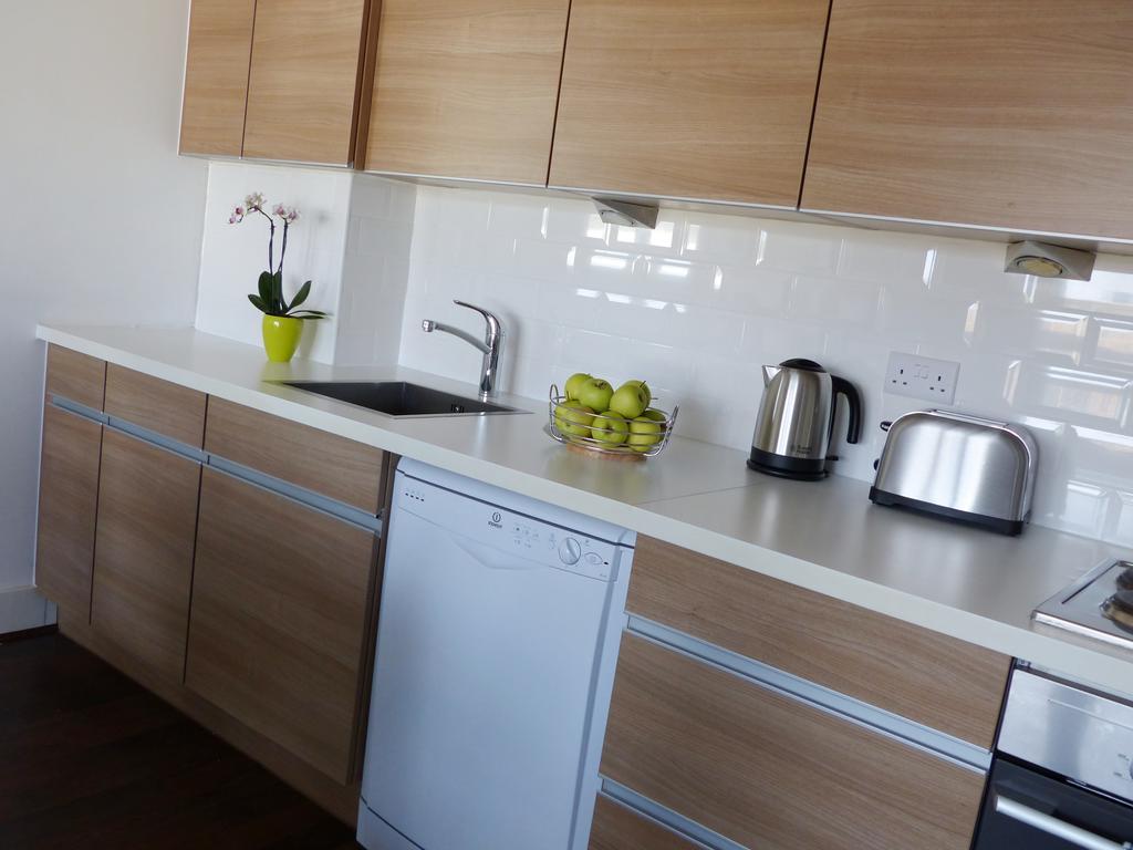 Linx Apartments Skyline Plaza Бейсингсток Екстериор снимка