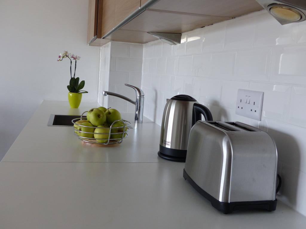 Linx Apartments Skyline Plaza Бейсингсток Екстериор снимка