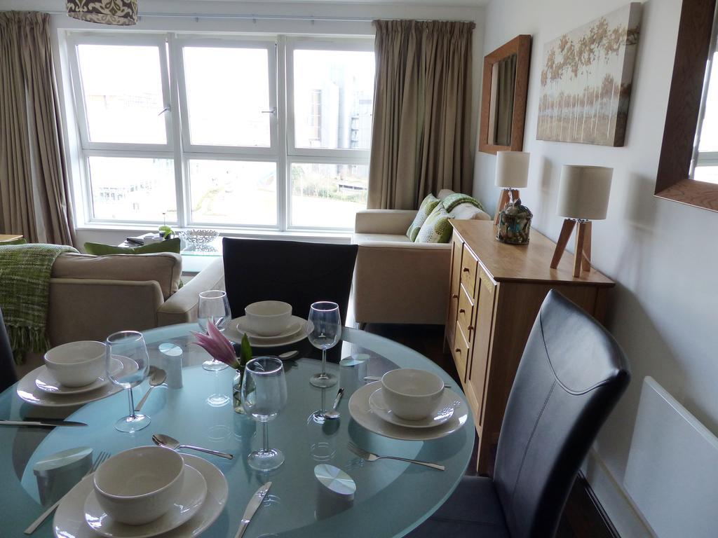 Linx Apartments Skyline Plaza Бейсингсток Екстериор снимка
