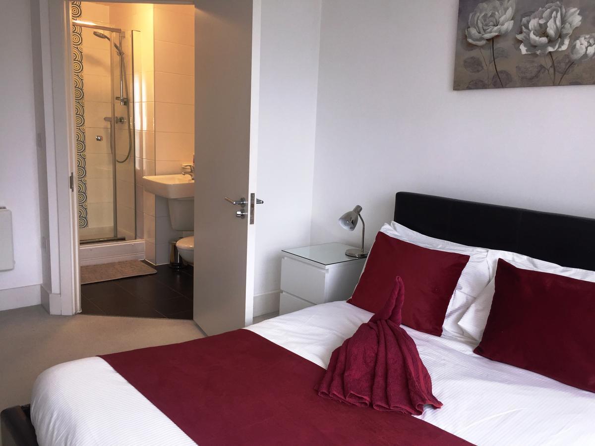 Linx Apartments Skyline Plaza Бейсингсток Екстериор снимка