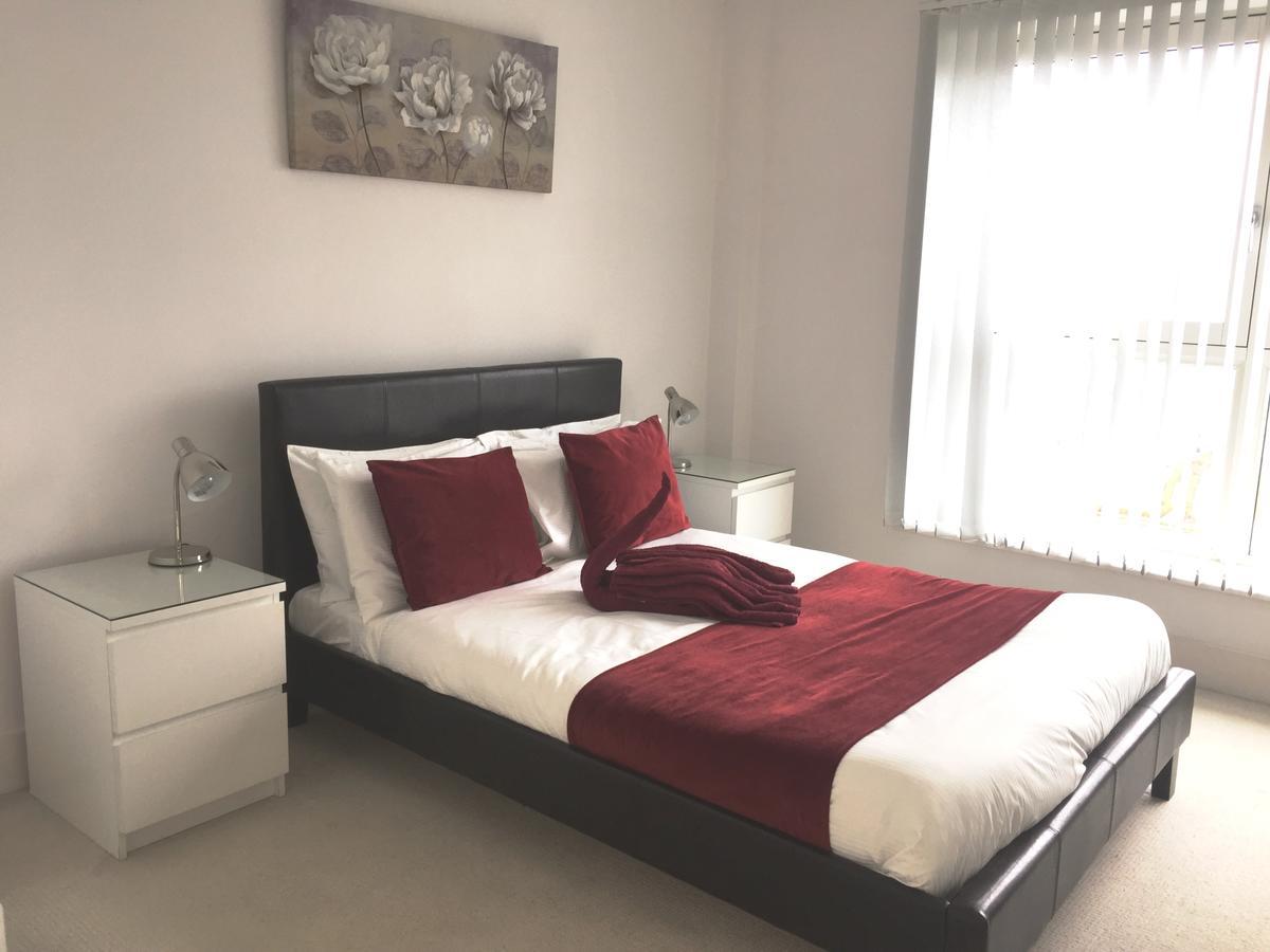 Linx Apartments Skyline Plaza Бейсингсток Екстериор снимка