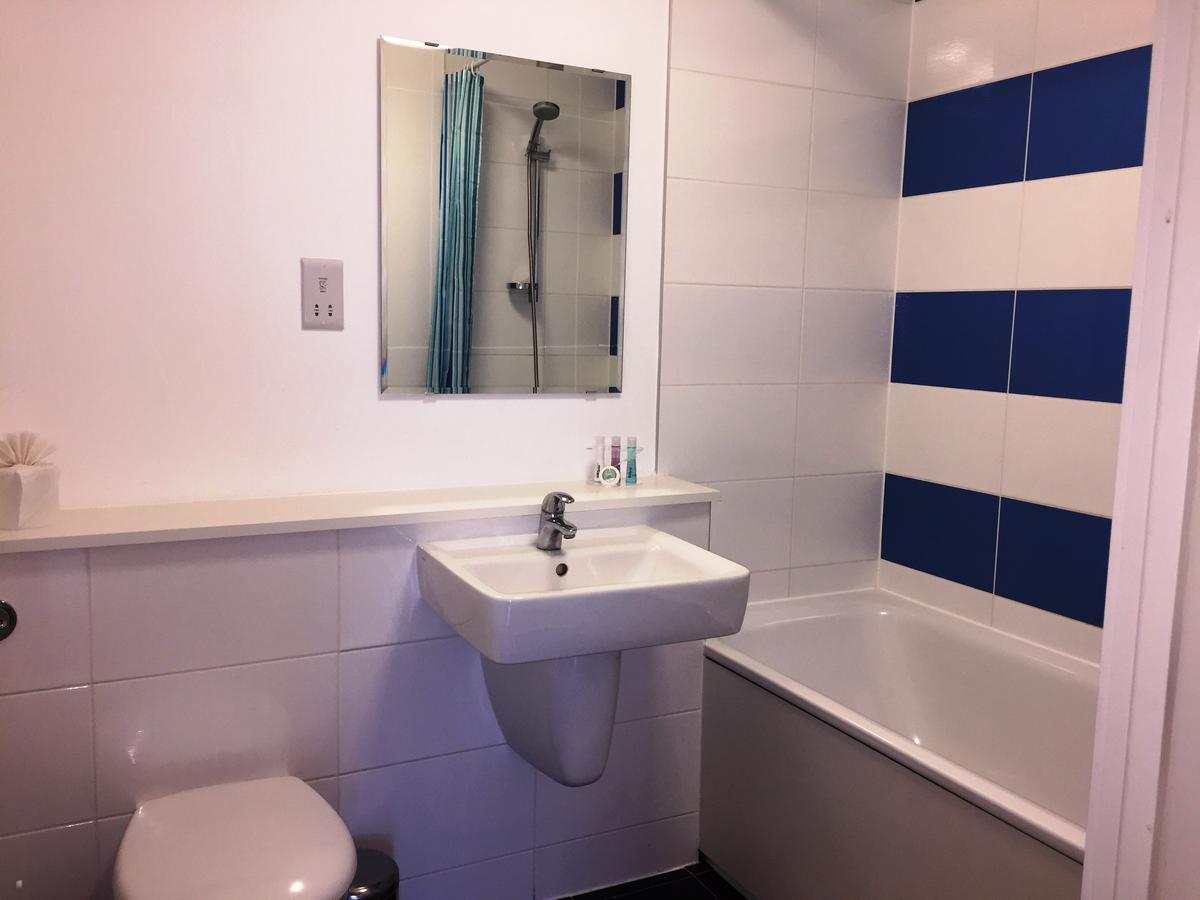 Linx Apartments Skyline Plaza Бейсингсток Екстериор снимка