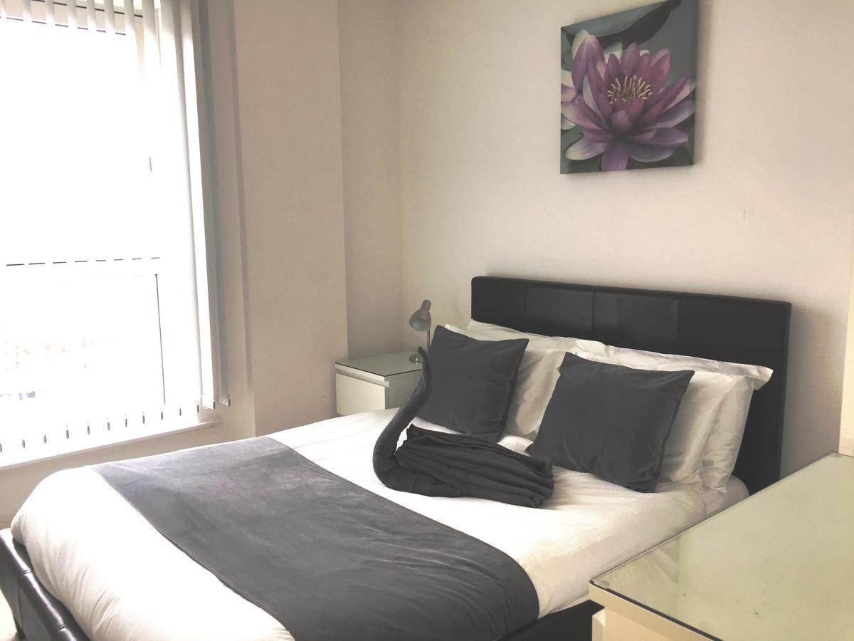 Linx Apartments Skyline Plaza Бейсингсток Екстериор снимка
