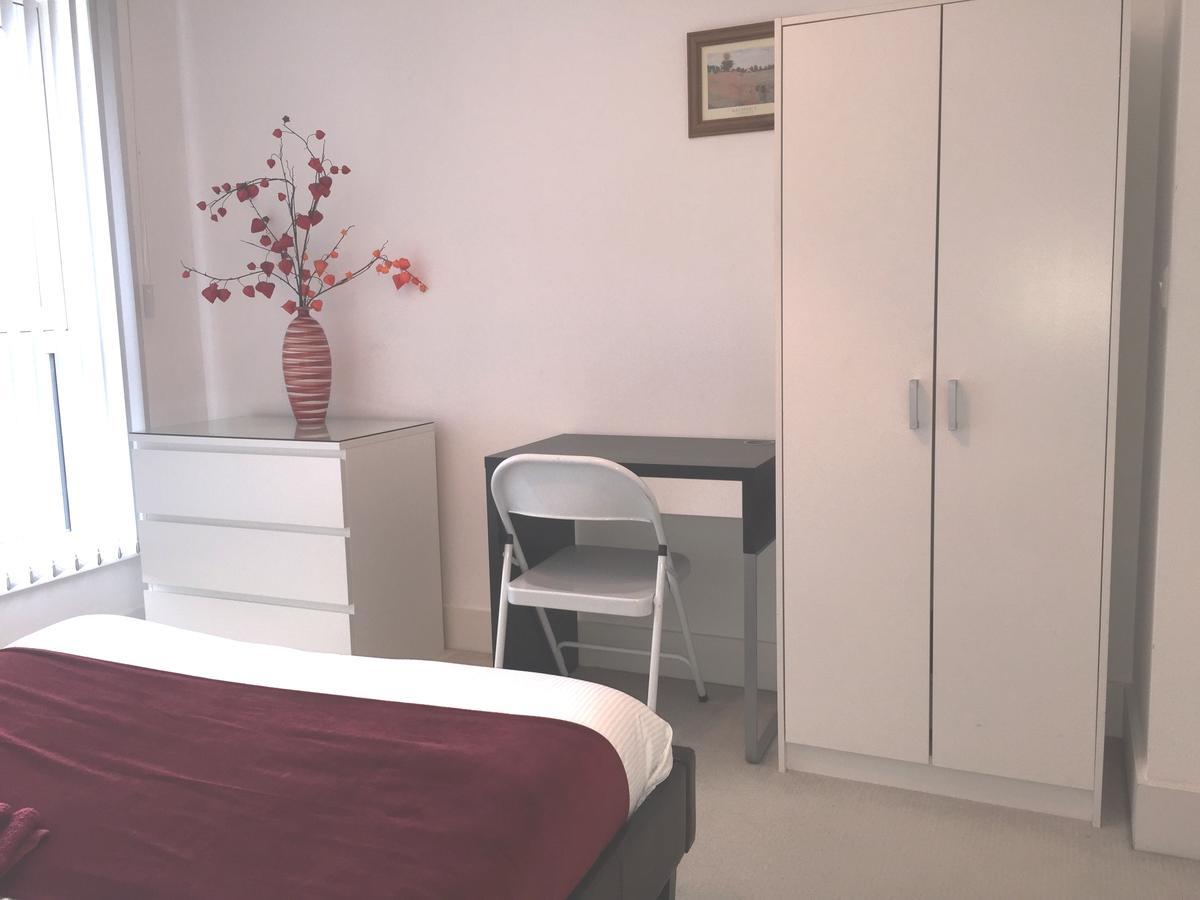 Linx Apartments Skyline Plaza Бейсингсток Екстериор снимка