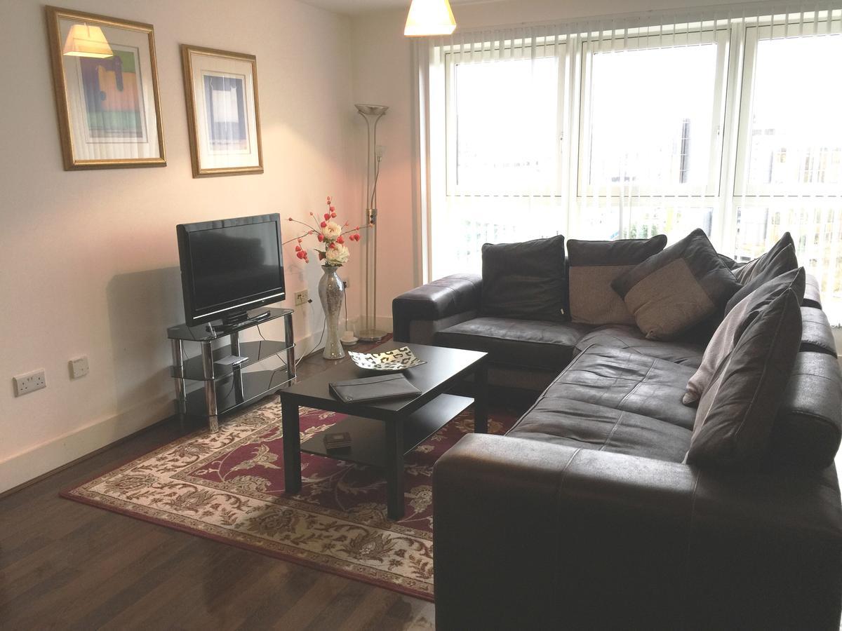 Linx Apartments Skyline Plaza Бейсингсток Екстериор снимка