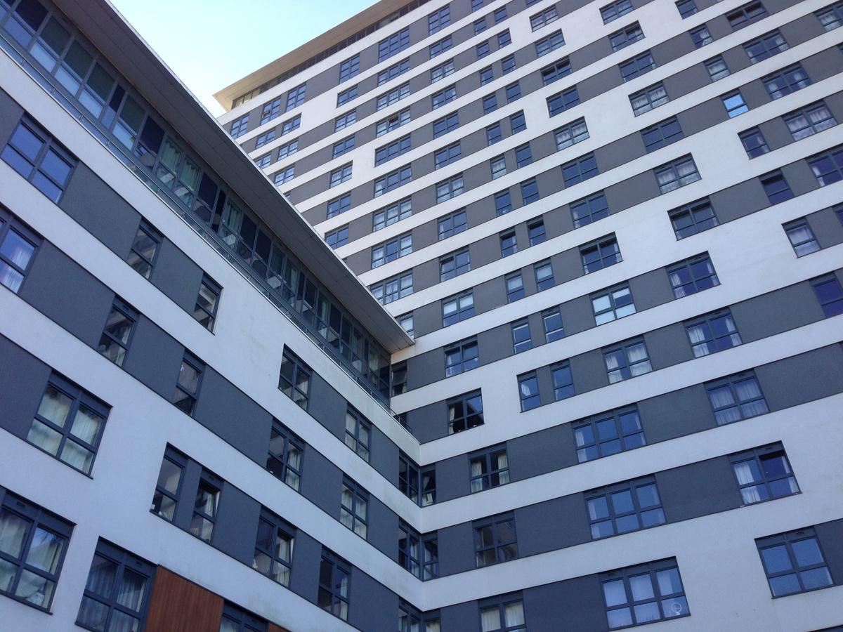 Linx Apartments Skyline Plaza Бейсингсток Екстериор снимка